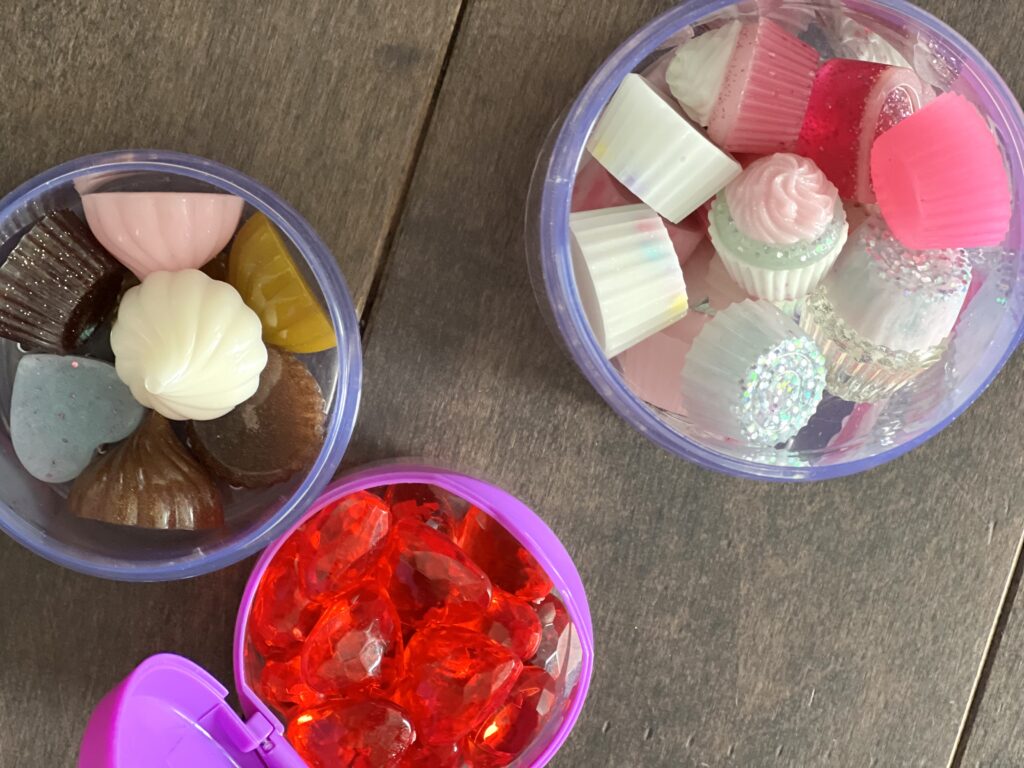 resin play sweets in containers