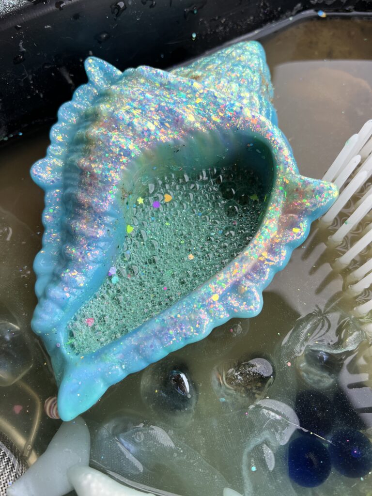 resin conch shell with fizzy powder bubbling